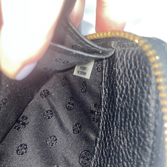 Tory Burch Taylor Zip Continental Wallet in Black Pebbled Leather With Tassel - Picture 13 of 15